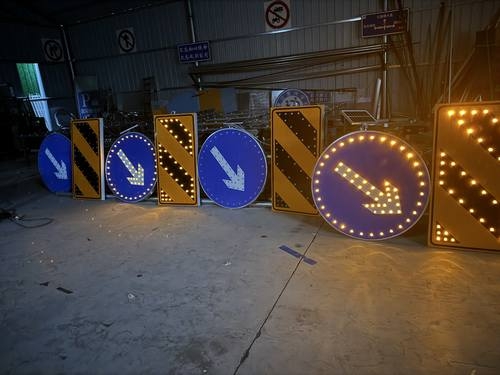 抚顺抚顺河南太阳能交通标牌 河南自发光交通路标牌厂家